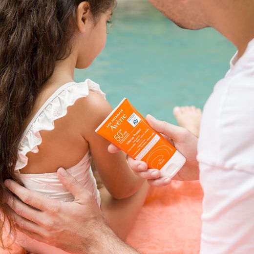Eau Thermale Avène Solar Intense Protect 50+ 150ml
